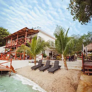 El Buho Lagoon Hotel