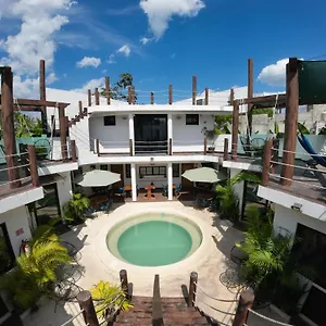 Ade Hotel